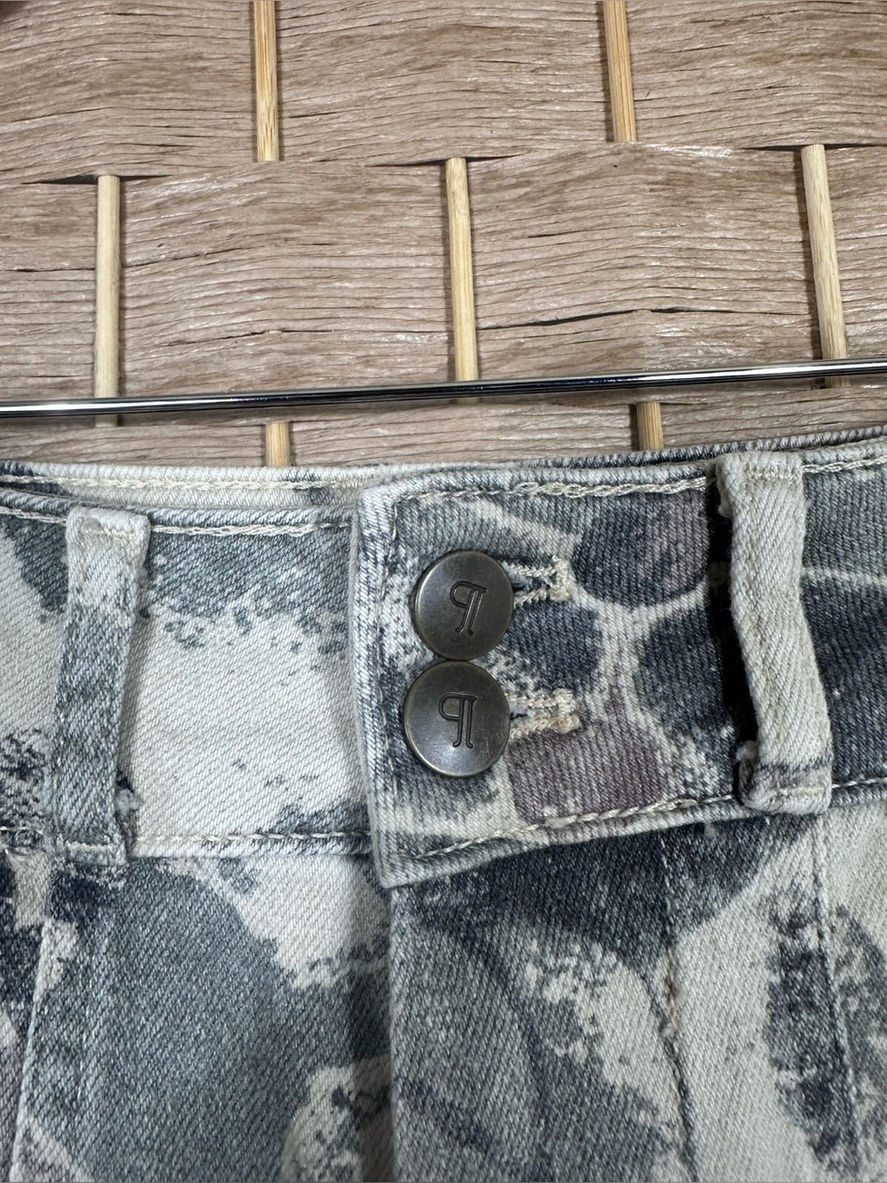 Anthropologie Pilcro The Skipper High-Rise Crop Camo Wide-Leg Pants - Size 25 - Picture 5 of 13